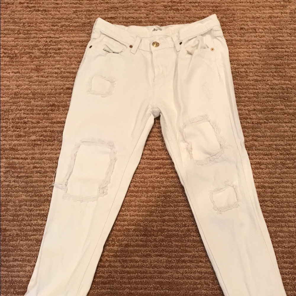 Off white BDG UO boyfriend jeans 26 with patches